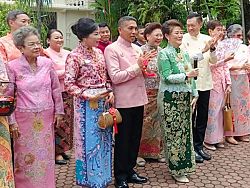 Губернатор с супругой посетили китайские свадьбы на Пхукете